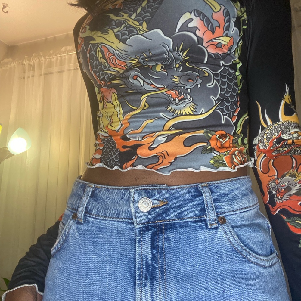 Black and Red Graphic Crop Blouse